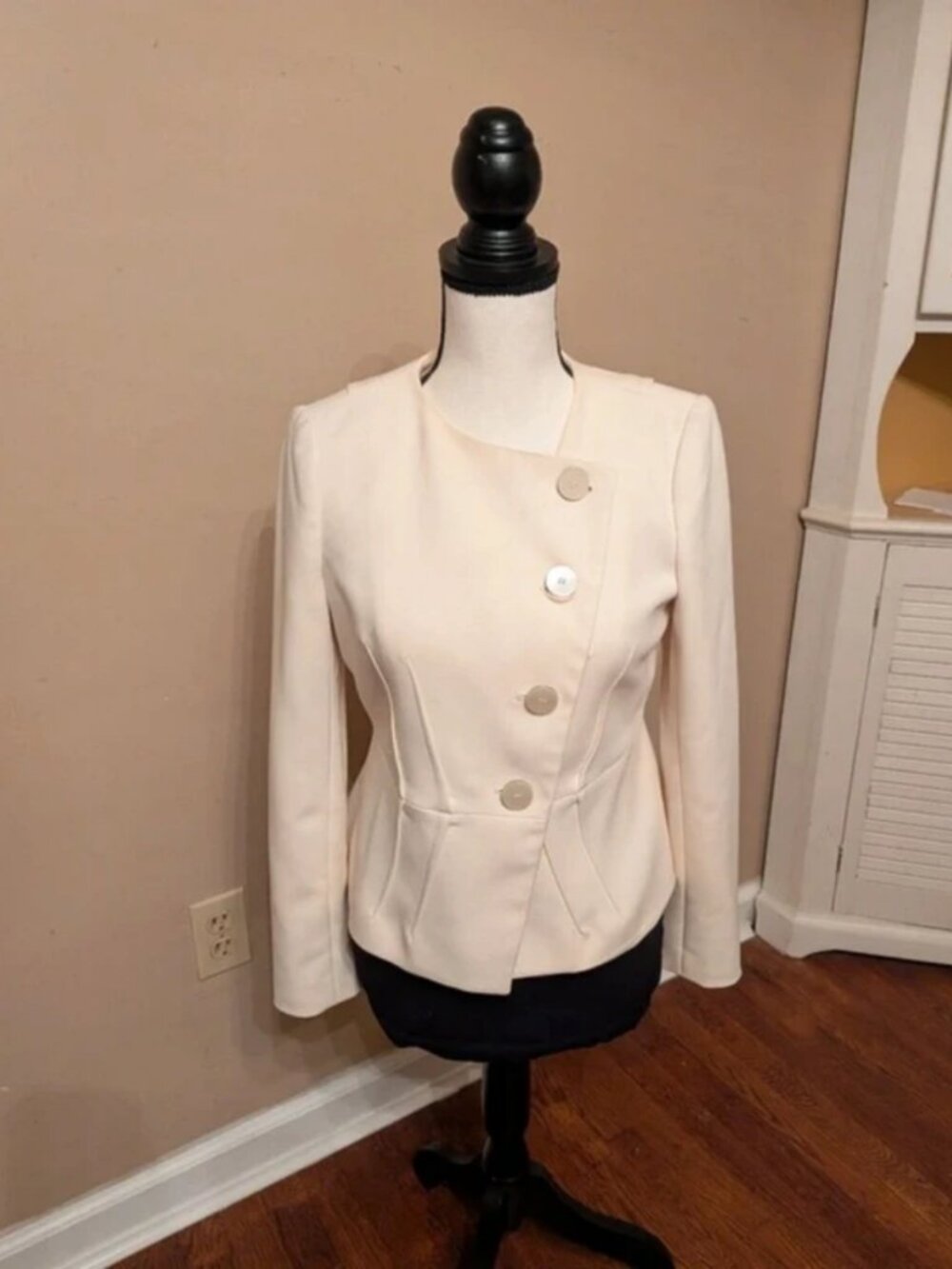 Limited LTD Womens Cream/White Asymmetrical Button Jacket